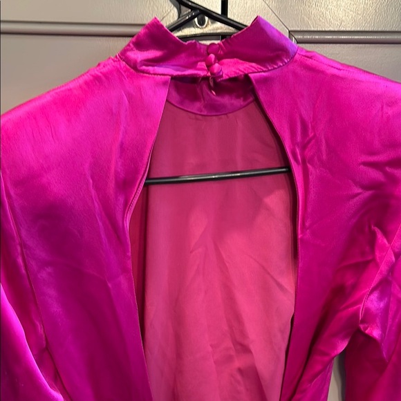 x REVOLVE Yasmine Knot Dress in Dark Hot Pink
AMANDA UPRICHARD - Picture 3 of 6